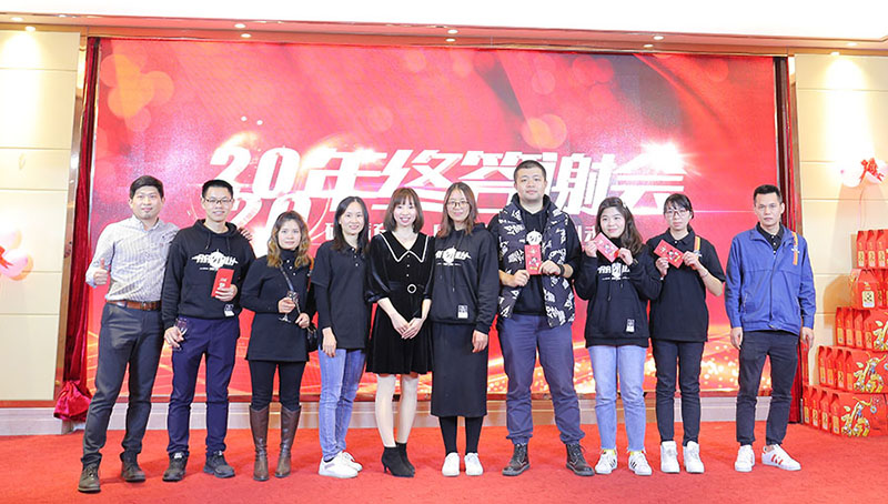 RayTalk employees received awards on stage