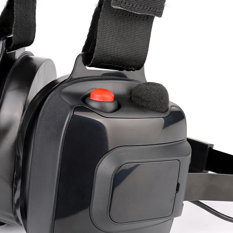 RE-20 tactical headsets with a red PTT button and a dedicated microphone pickup switch for clear communication in tactical operations.