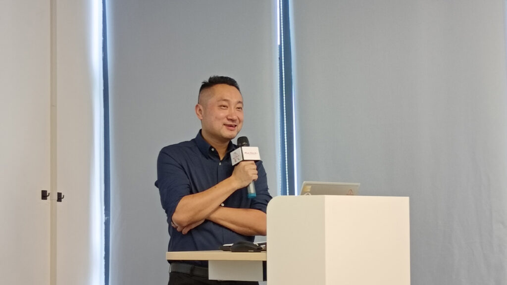 RayTalk General Manager Mr. Lei