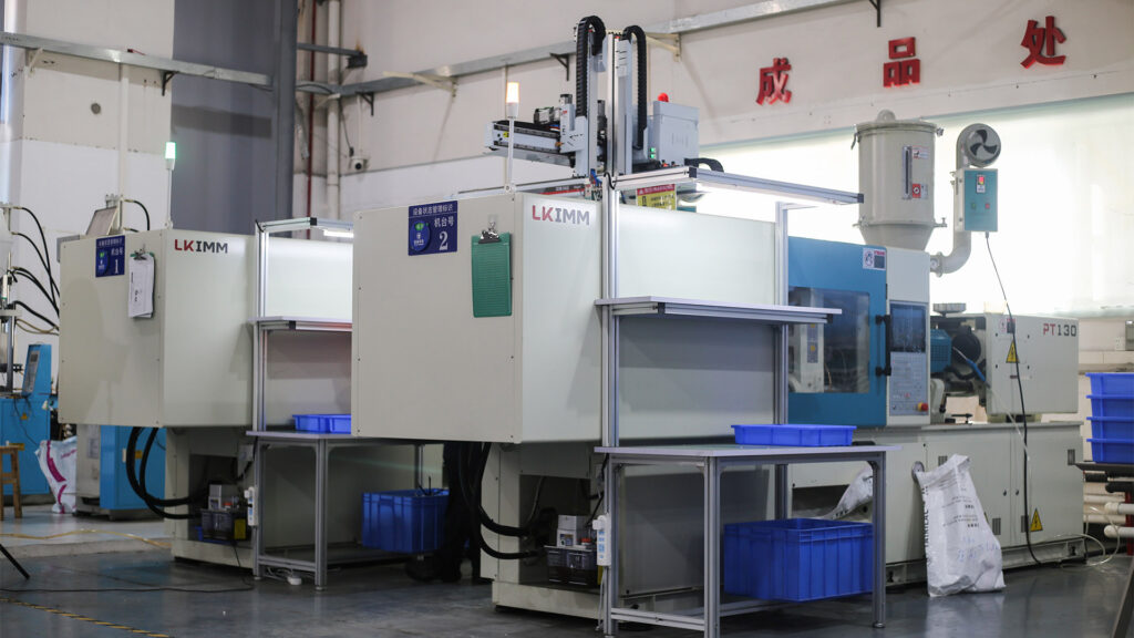 RayTalk precision mold factory with advanced injection molding machines