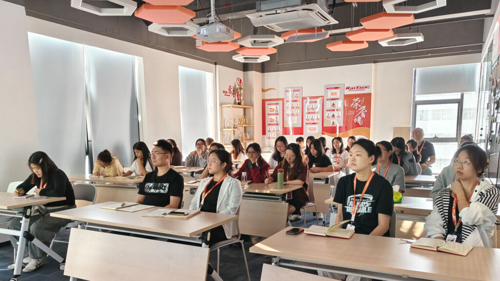 Internal training meeting for Motorola R7 accessories with M16 plug