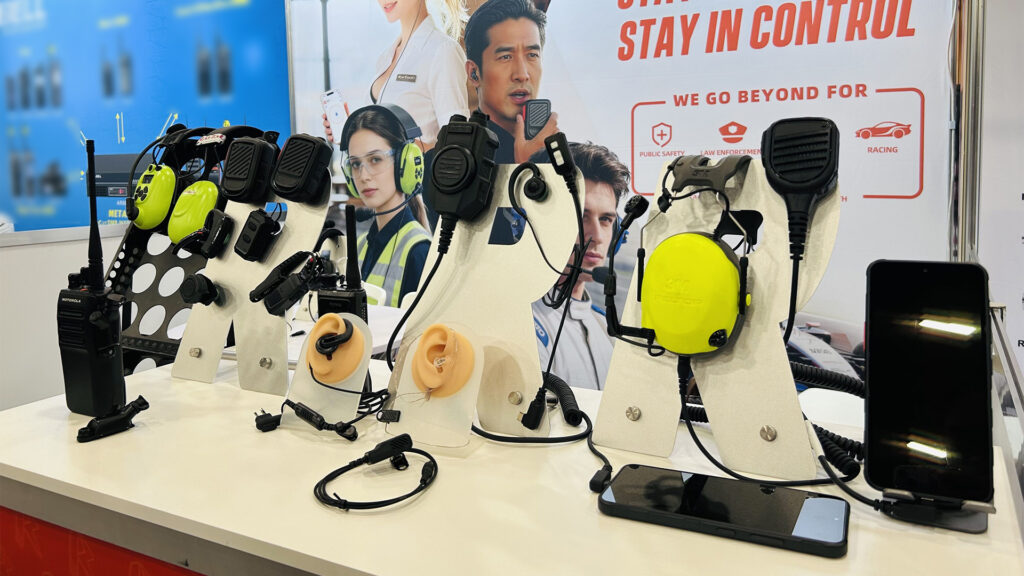 spaeker mic earpiece and headset for two way radios